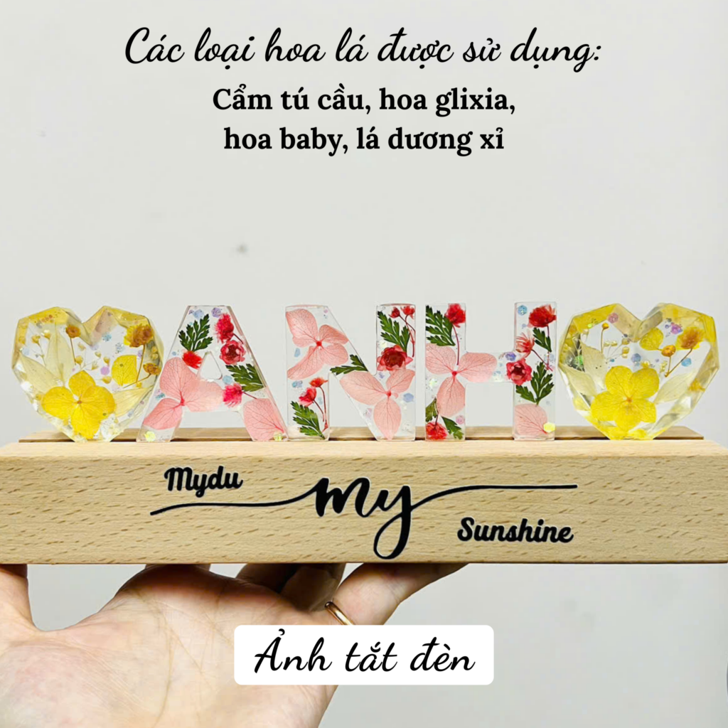 Qua tang den ngu hoa kho mau hong duoc thiet ke theo ten rieng voi hoa la that y nghia