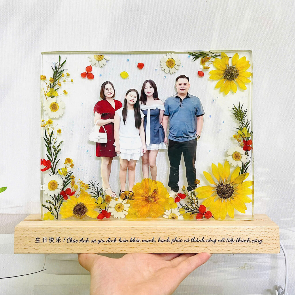 Den tranh hoa kho la noi luu giu nhung buc anh y nghia ky niem truong ton theo nam thang