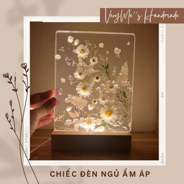 San pham den tranh hoa kho mau trang huyen ao lung linh duoi anh den LED