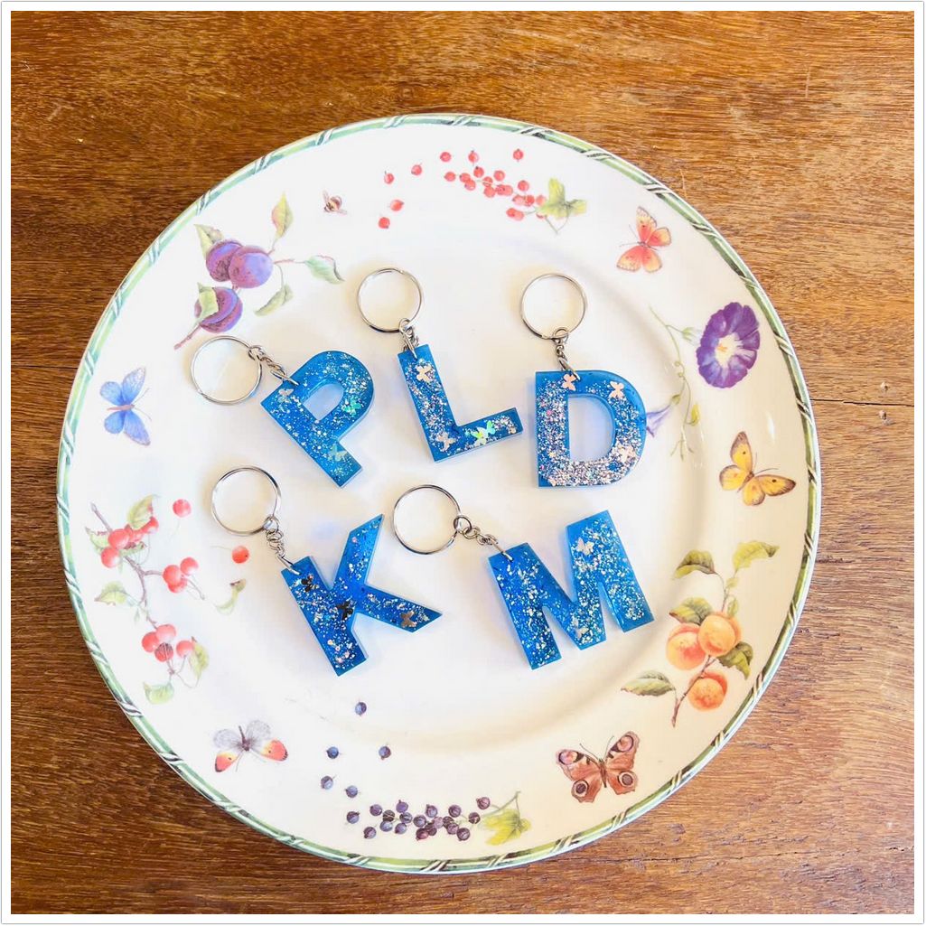 Moc khoa chu cai duoc lam tu nhua Epoxy la san pham doc dao lam qua tang y nghia