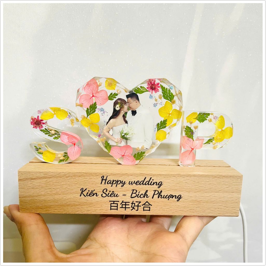 Qua tang den chu trai tim anh luu giu ki niem doi lua mai mai voi thoi gian